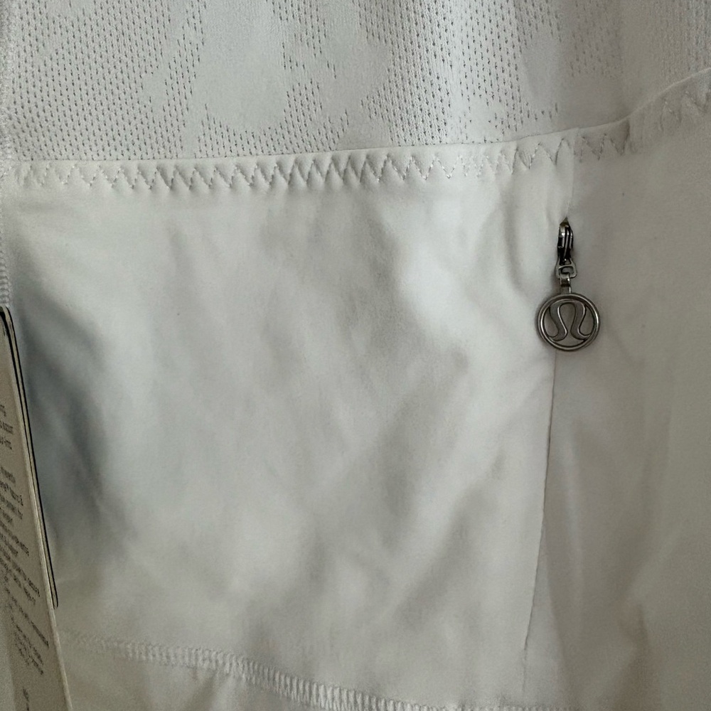 LuluLemon Chaturanga Tank Top in White NEW - Picture 9 of 13